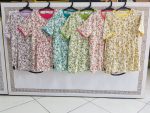 ست بلوز شلوار گلدار مدل هشت دکمه/آستین کوتاه - Image 2